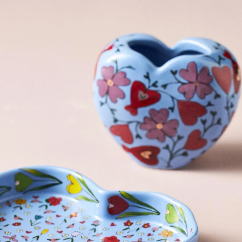 Anthro THE MUD FAIRY BLOOMING HEARTS STONEWARE HEART VASE 4554G630AA LIGHT BLUE